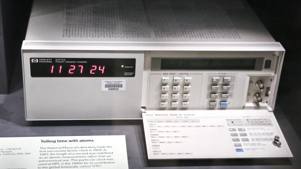 An atomic clock looks more like a computer than a mechanical clock. Illustration image